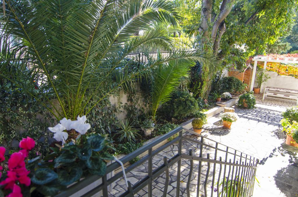 Villa Martinis Split Room photo